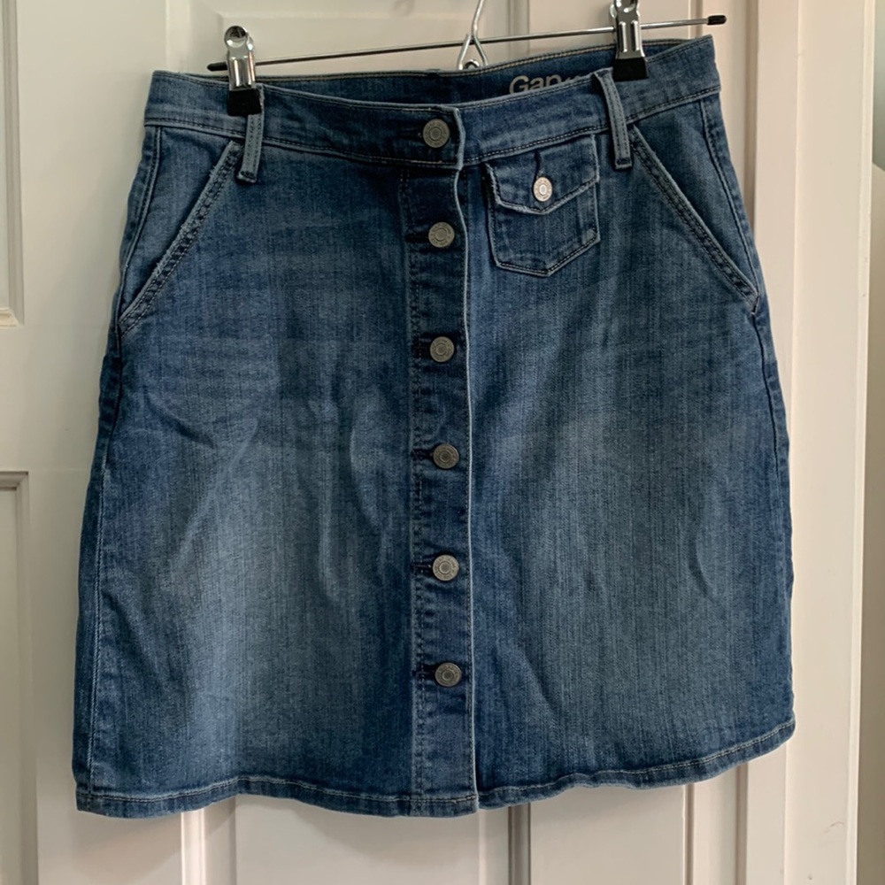 Gap Womens skirt, size 27, above knee jean skirt, button fly, EUC, pockets
